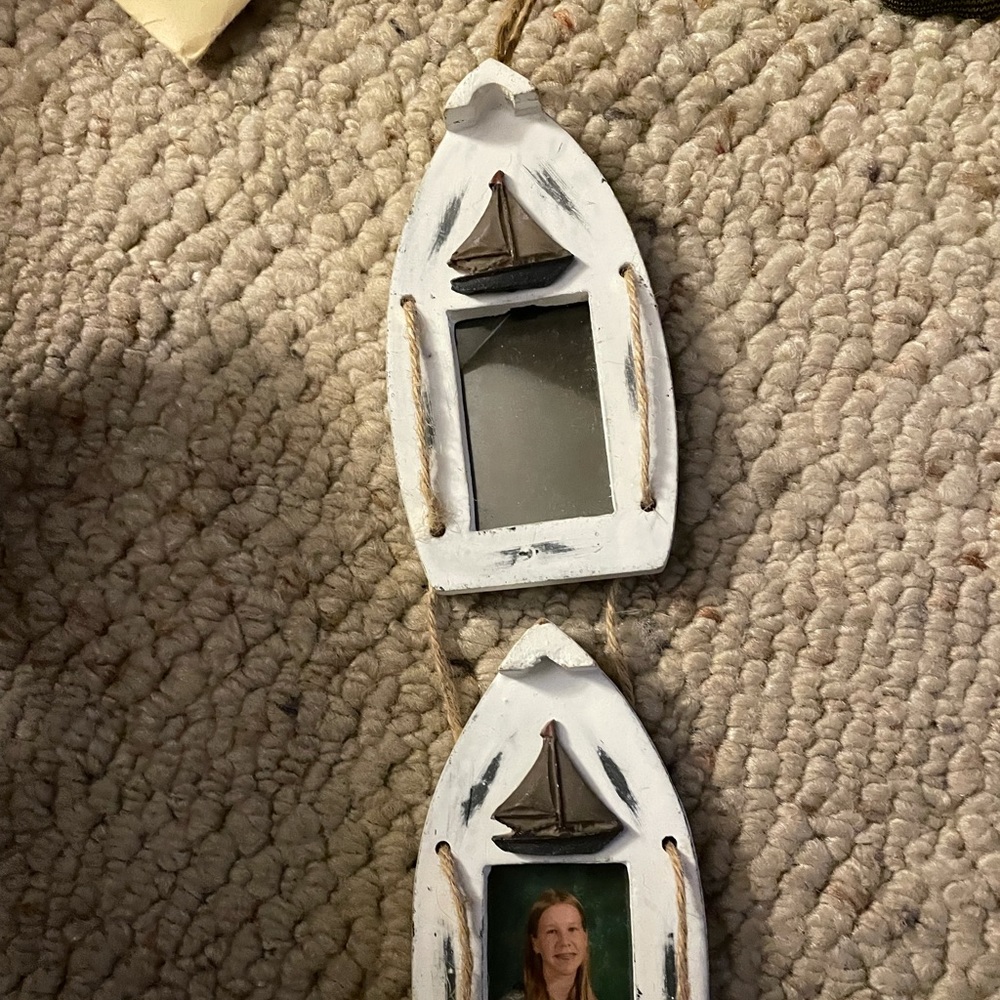 Lake themed hanging boat picture frame, white,